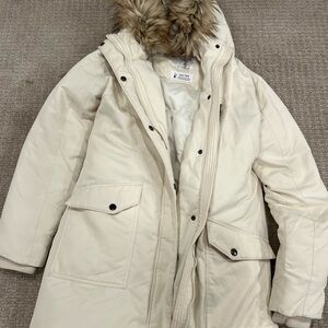 Elegant Cream Puffer Jacket with Faux Fur Hood